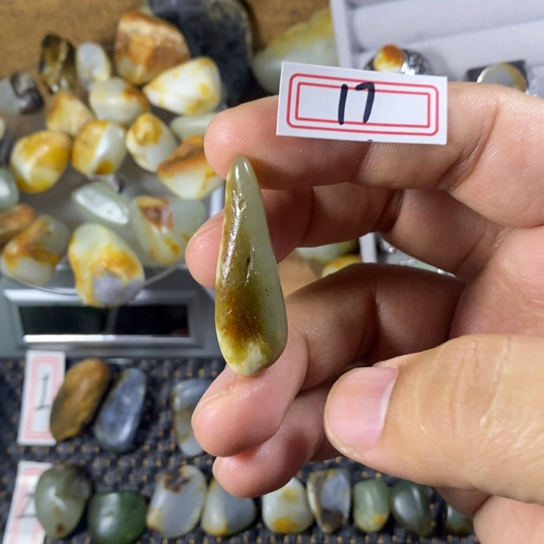 和田玉（糖玉）未镶嵌挂件