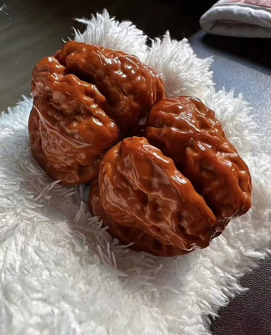随机文玩核桃一对价值88元
