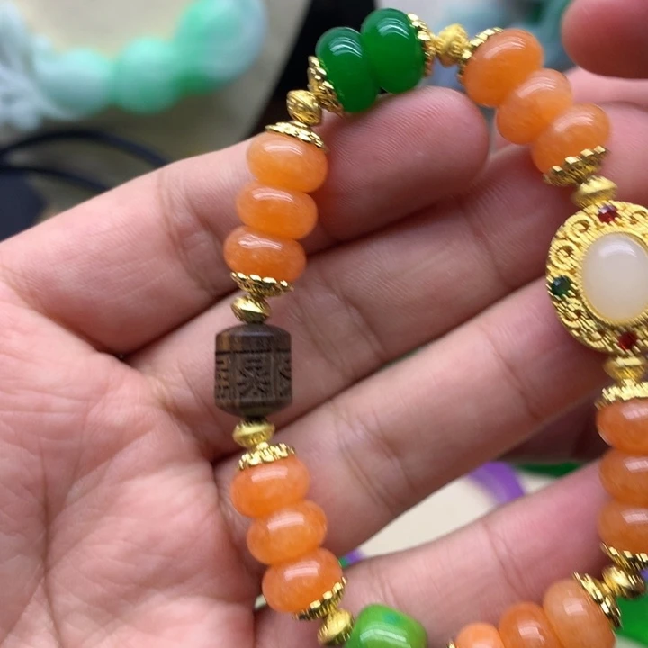 翡翠颈饰未镶嵌吊坠