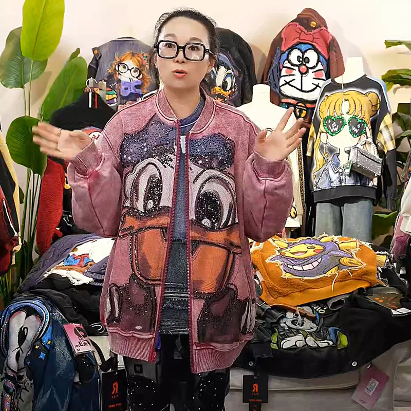 编号【501530】2025冬新款潮牌重工贴布绣洗水宽松拼色显瘦减龄