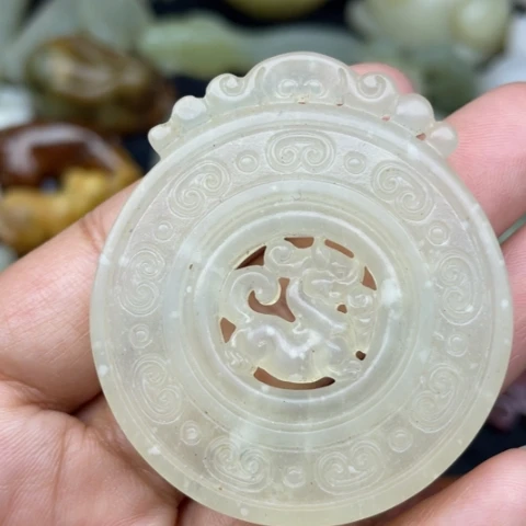 未镶嵌蛇纹石玉颈饰7