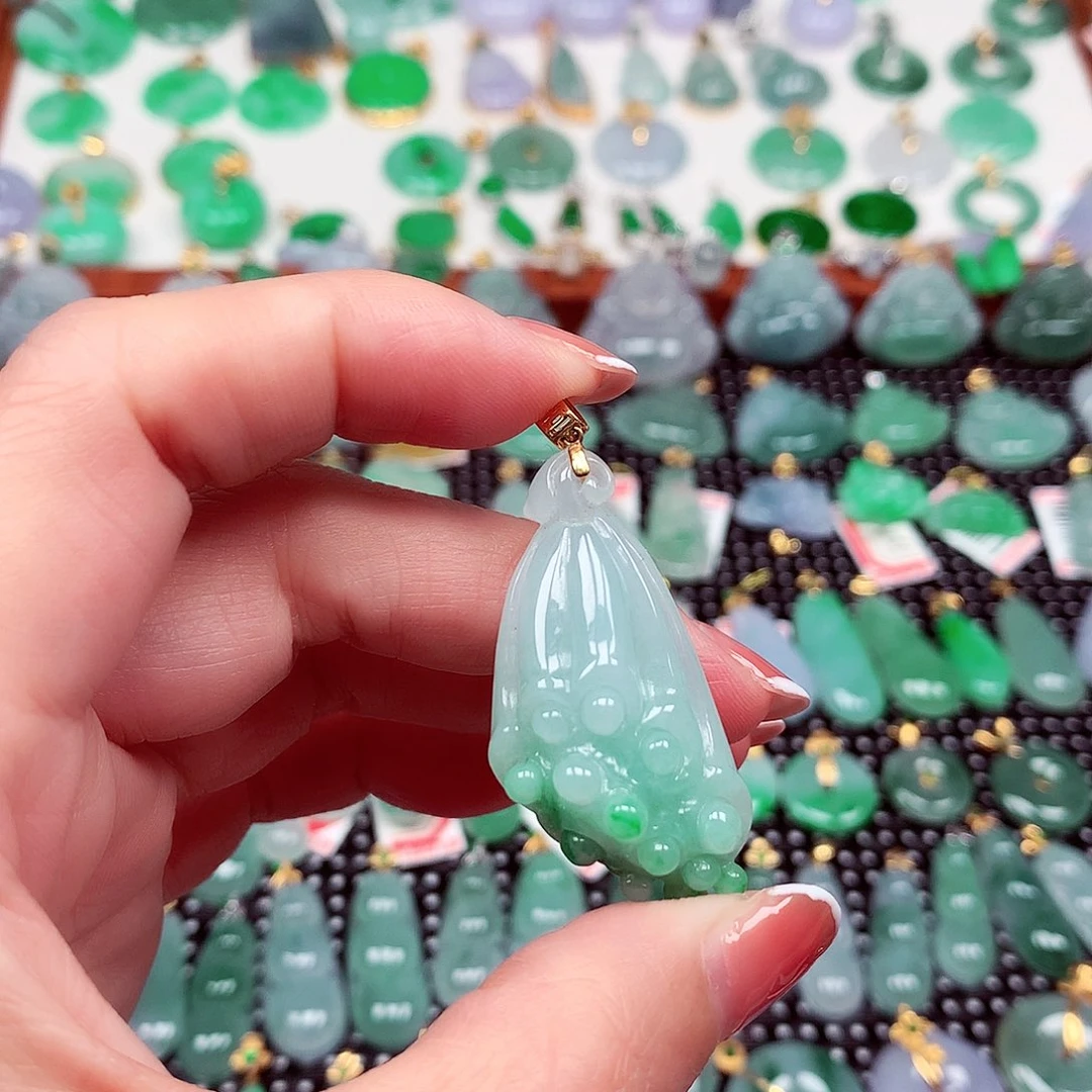 翡翠18K金镶嵌颈饰