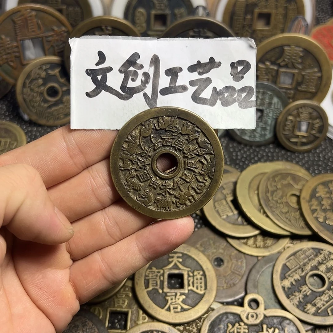 足***的现代文创工艺品