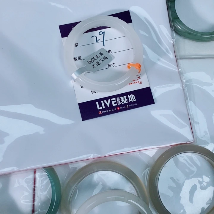 梓***涵石英质玉未镶嵌手镯29