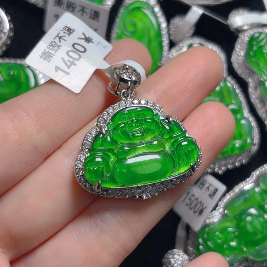 翡翠颈饰未镶嵌佛公