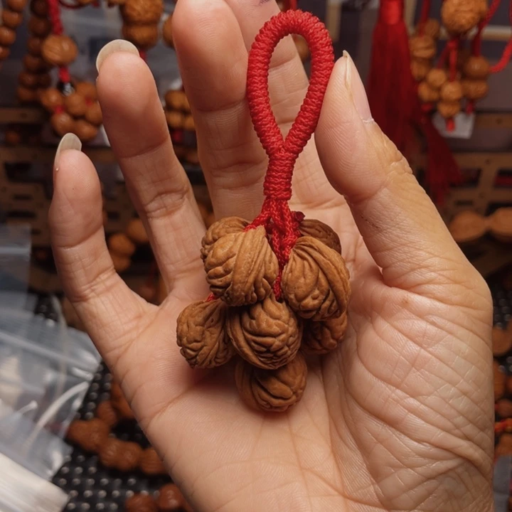 木质类龙纹桃枭挂件