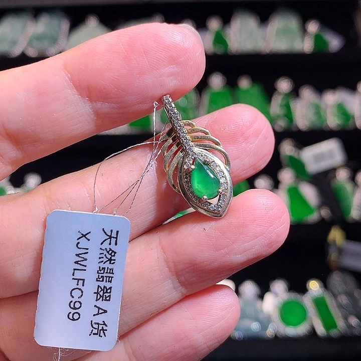 【闪购商品】颈饰银S925镶嵌翡翠