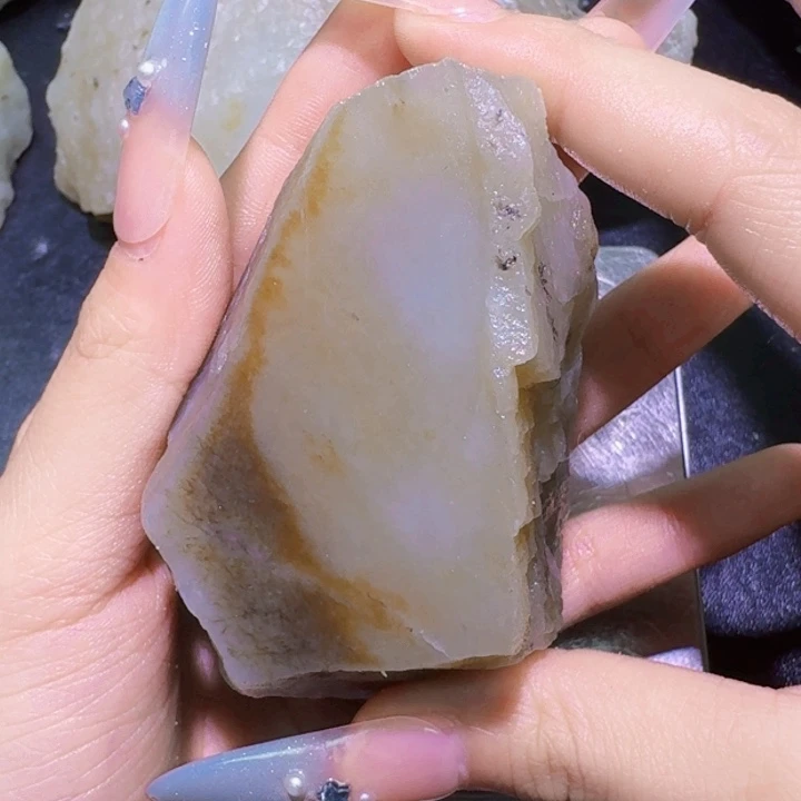 淡***心未镶嵌和田玉（糖玉）珠宝半成品