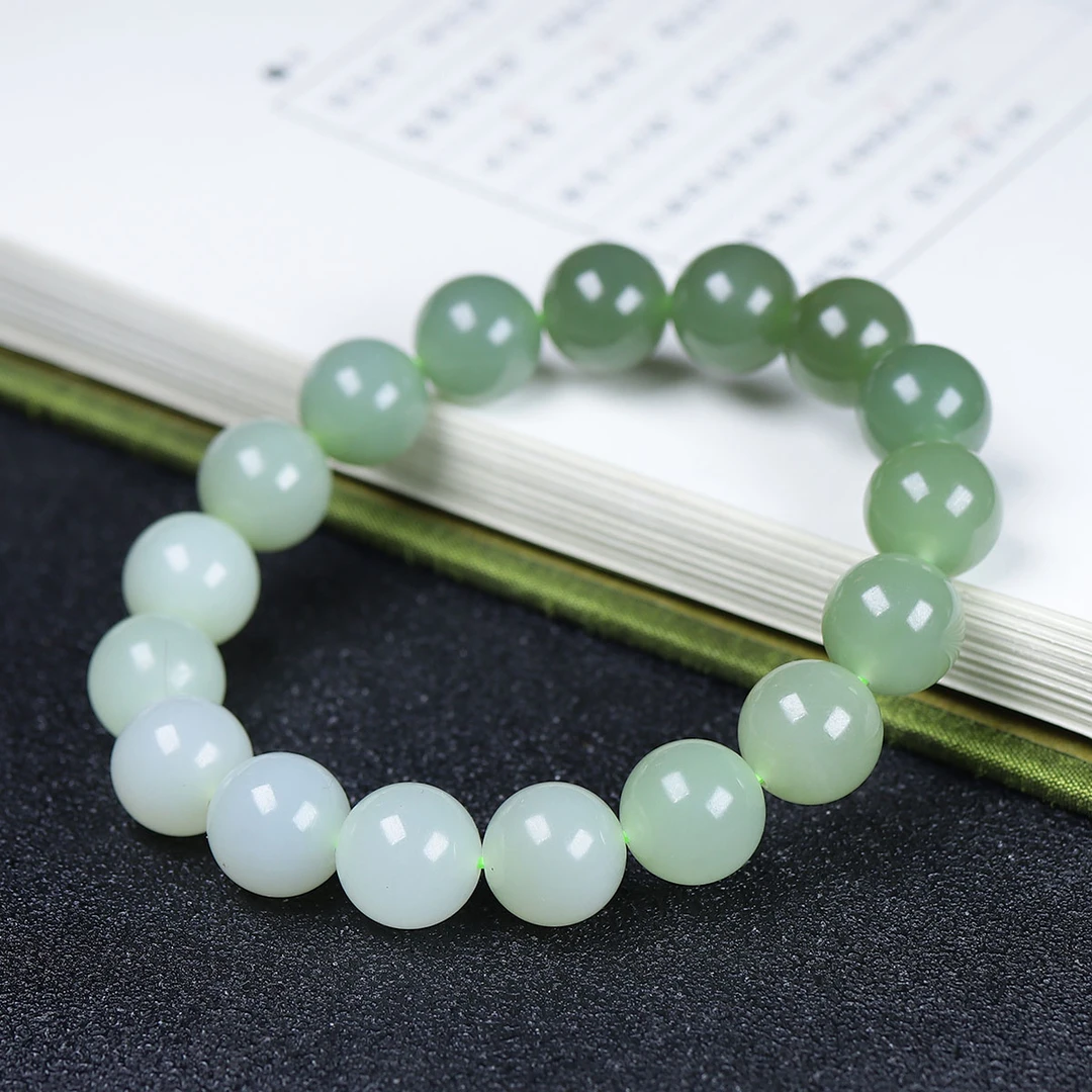 1128132和田玉湖水绿渐变圆珠手串