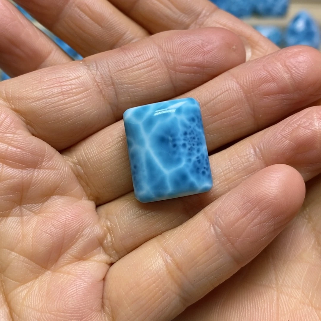 针钠钙石（海纹石）未镶嵌颈饰