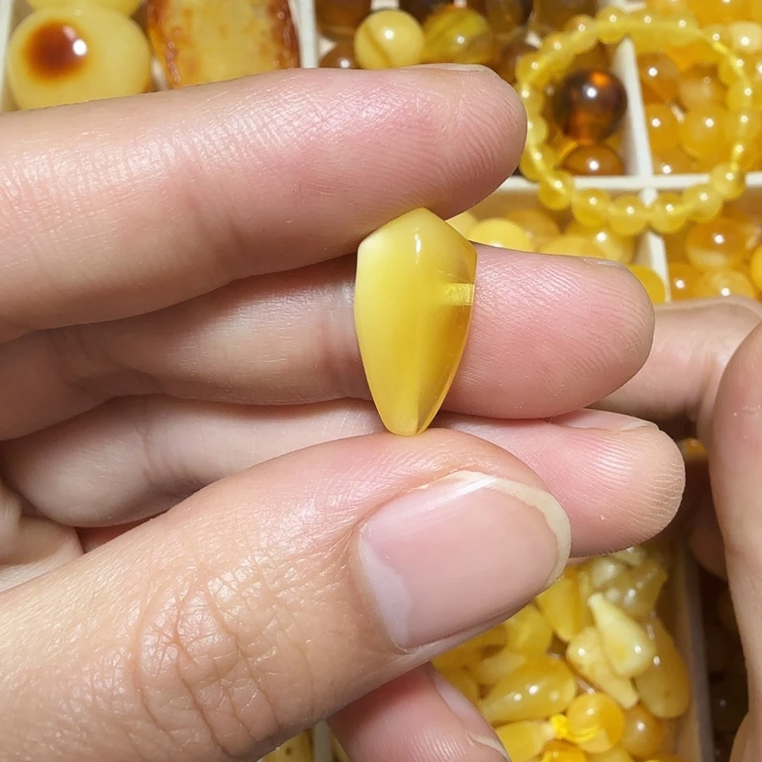 琥珀未镶嵌裸石成品