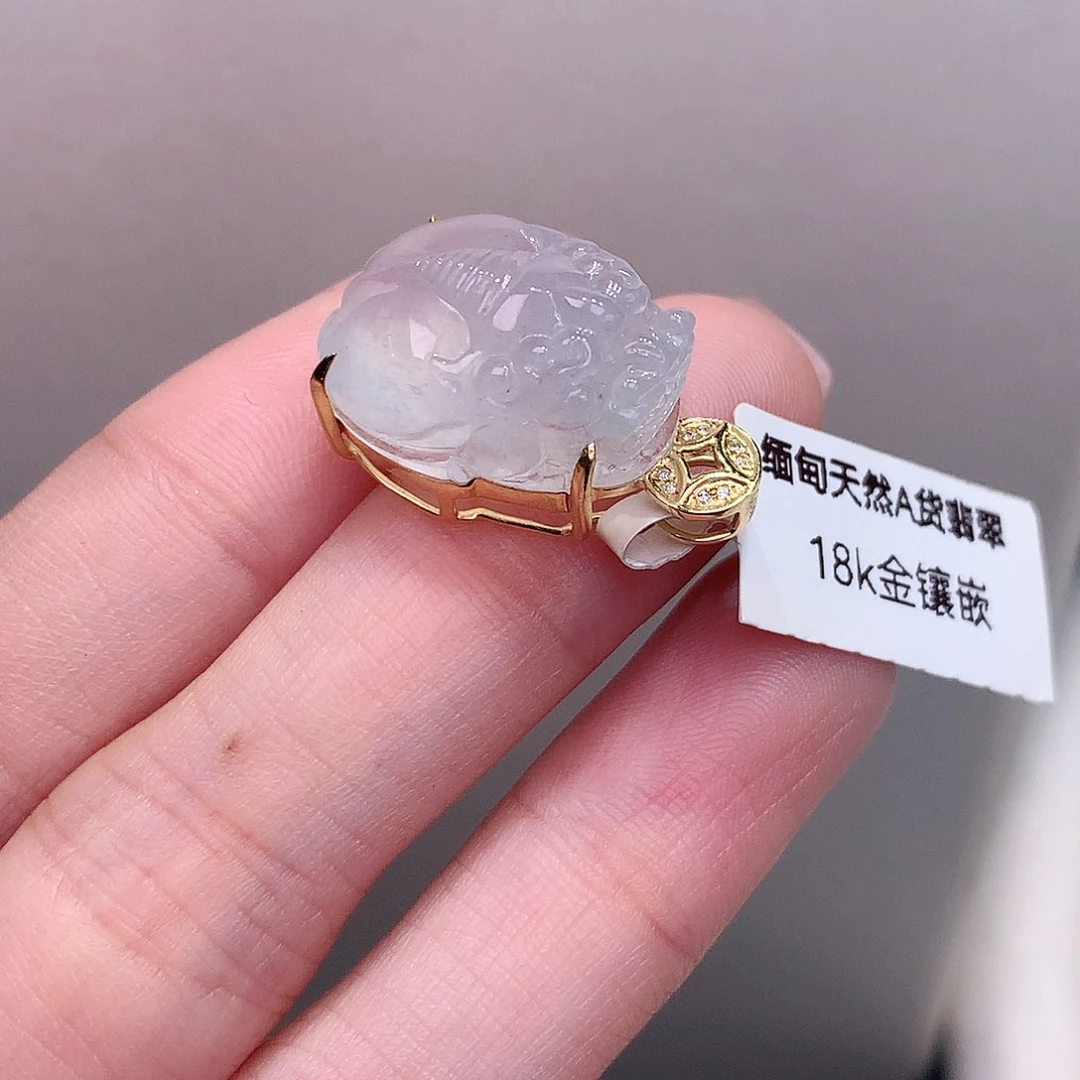 颈饰18K金镶嵌翡翠冰胶貔貅