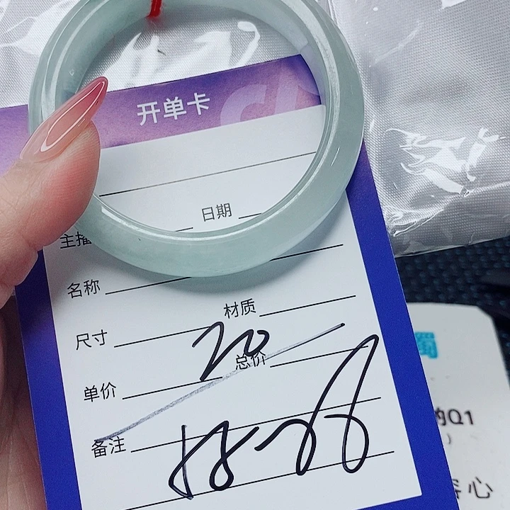 翡翠未镶嵌手镯（圆镯）