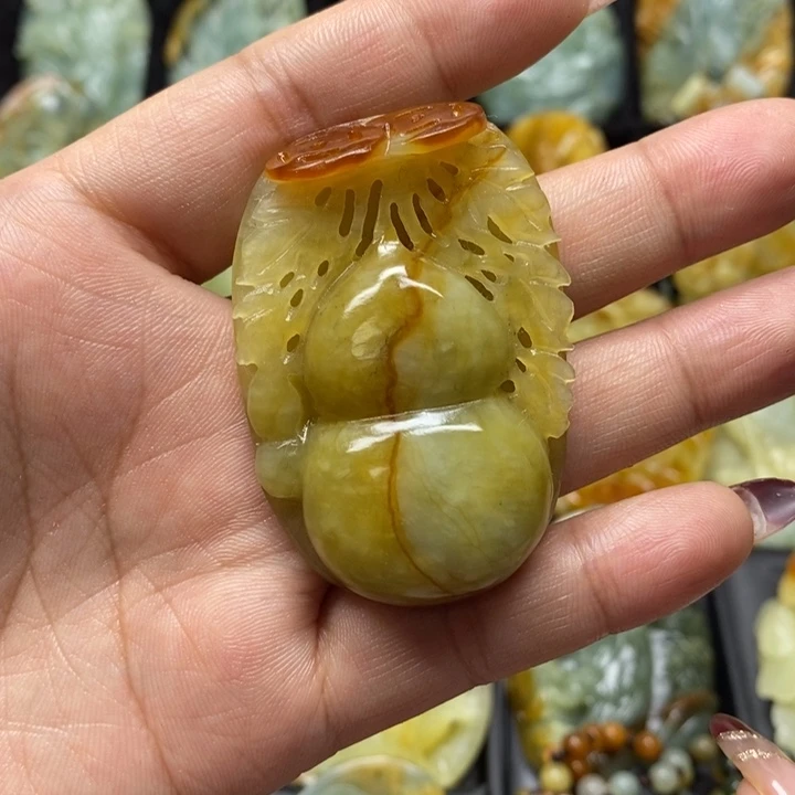 蛇纹石玉吊坠未镶嵌