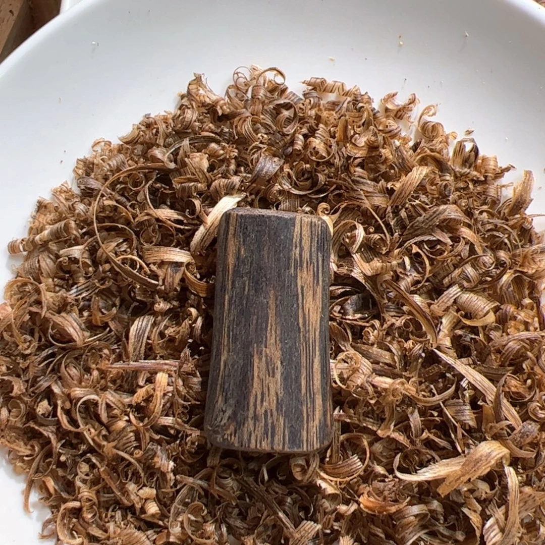 沉香碎屑沉香绿棋素牌5.3克