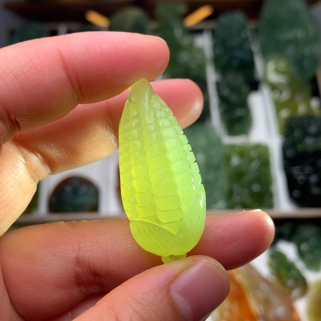 蛇纹石玉未镶嵌挂件玉米