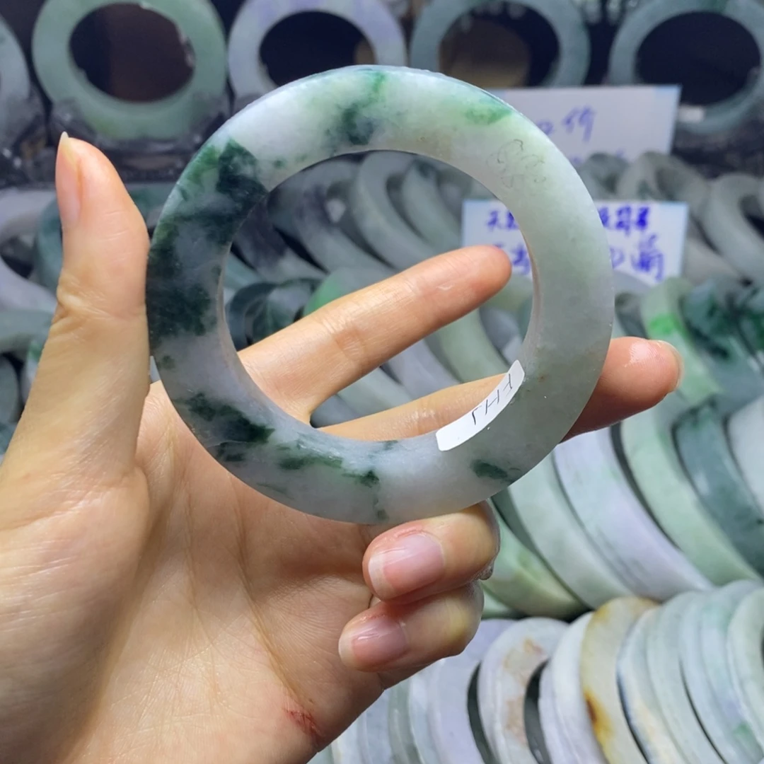 定制翡翠未镶嵌手镯