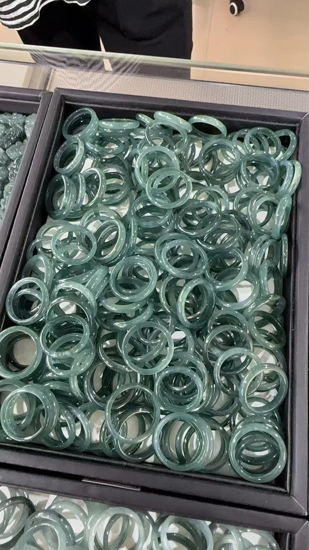 蓝水翡翠素圈戒指