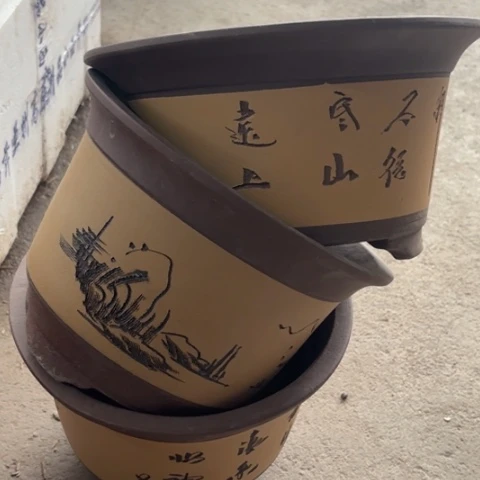 紫砂花盆60/3。     微瑕