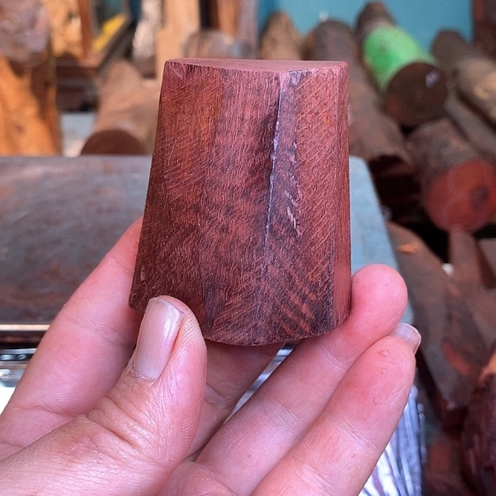 檀香紫檀（小叶紫檀）车*士