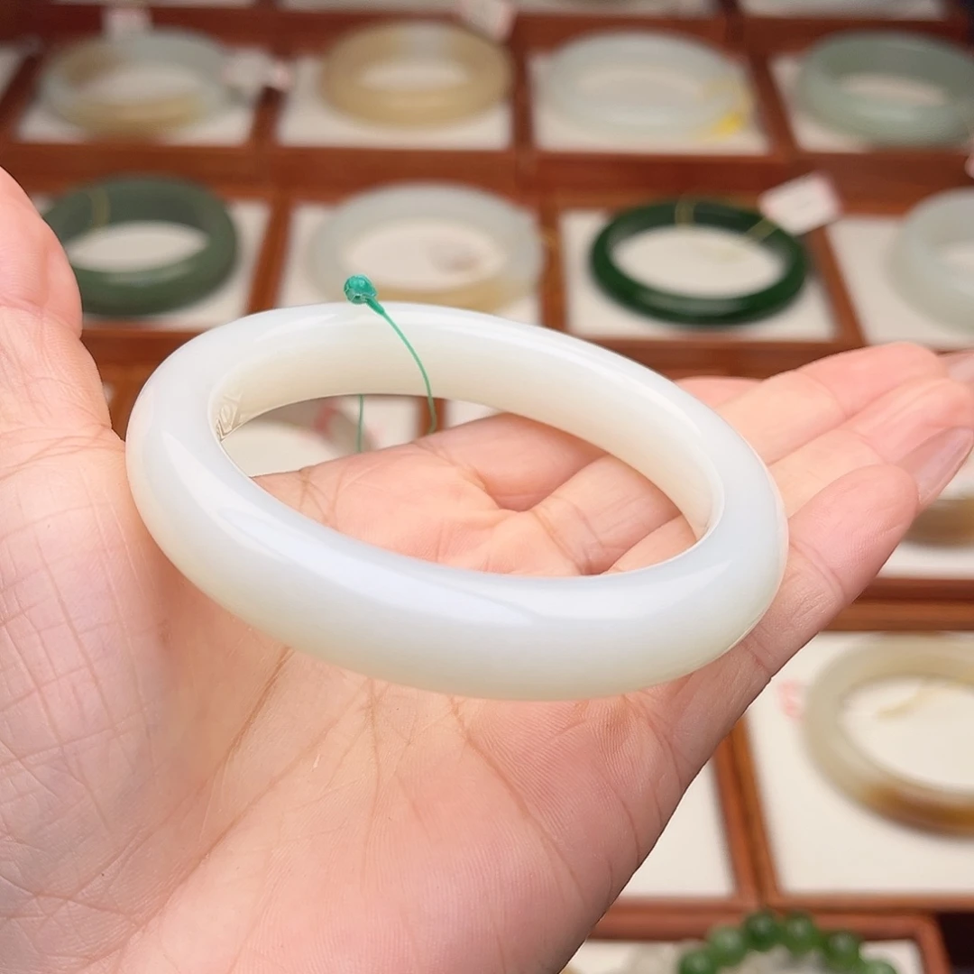 和田玉未镶嵌手镯56.5