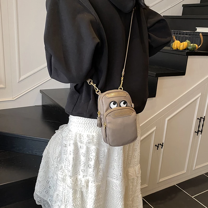 大眼睛小方包手机25新潮款单肩斜挎时尚可爱迷你女款竖式洋气防水