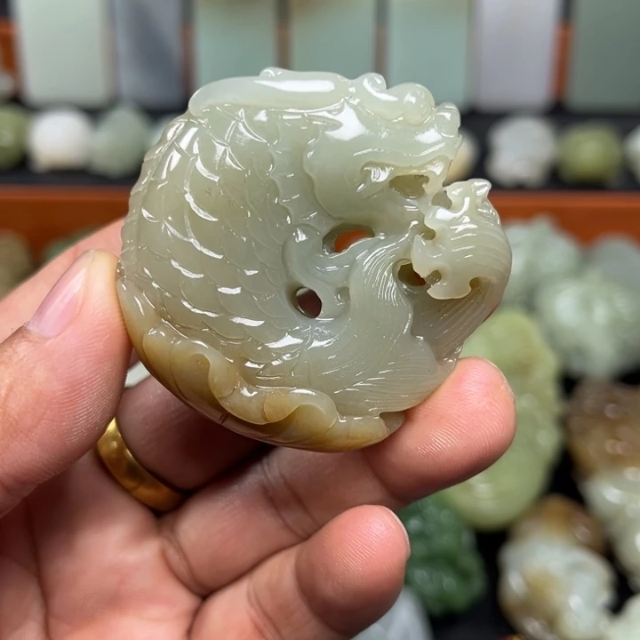 要***心和田玉未镶嵌挂件