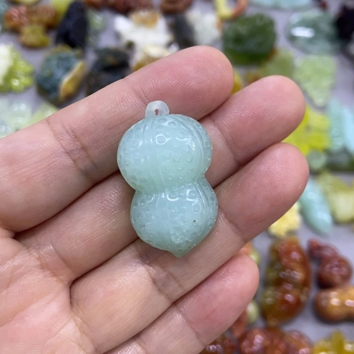 未镶嵌蛇纹石玉挂件