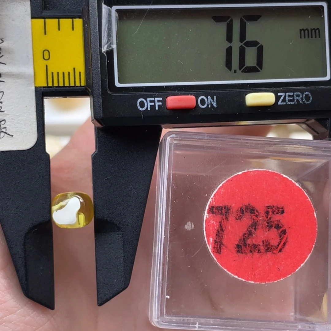 蜜蜡未镶嵌珠宝奇石