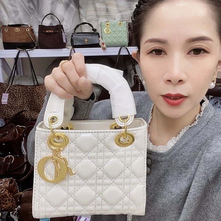 蚕丝小牛剖层皮革PU大