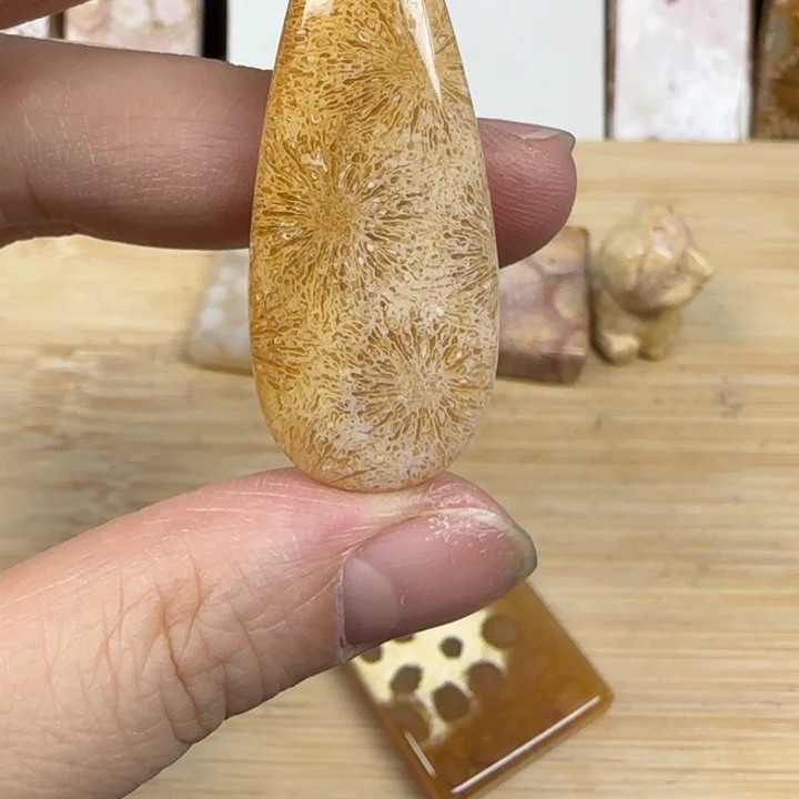 倩***硅化玉颈饰合金随单发货