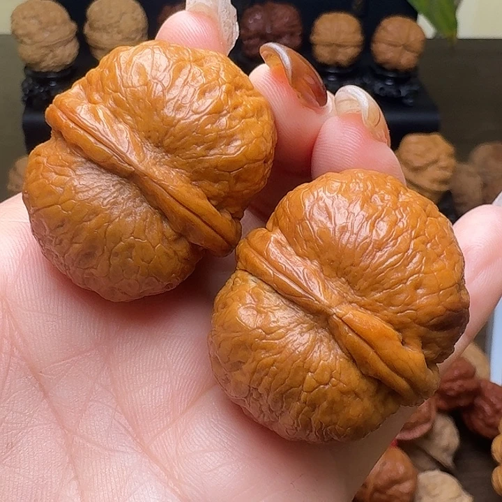 往***去文玩核桃吊坠炸二元宝