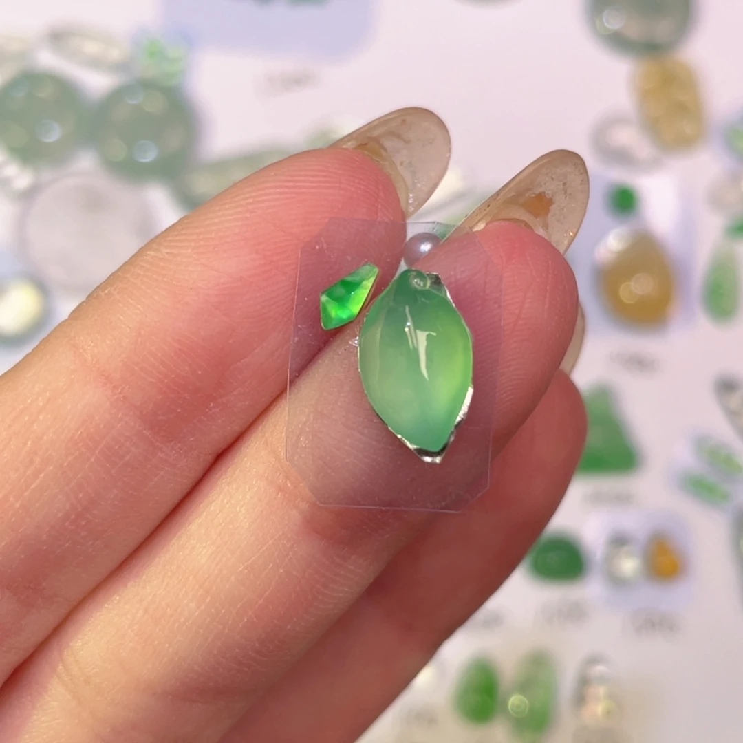 翡翠未镶嵌颈饰裸石