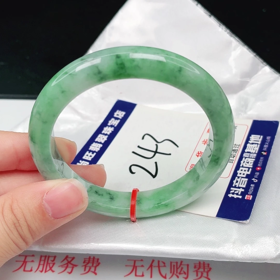 翡翠手镯未镶嵌翡翠