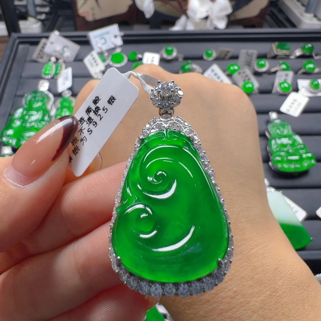 何***荣翡翠银S925镶嵌颈饰如意