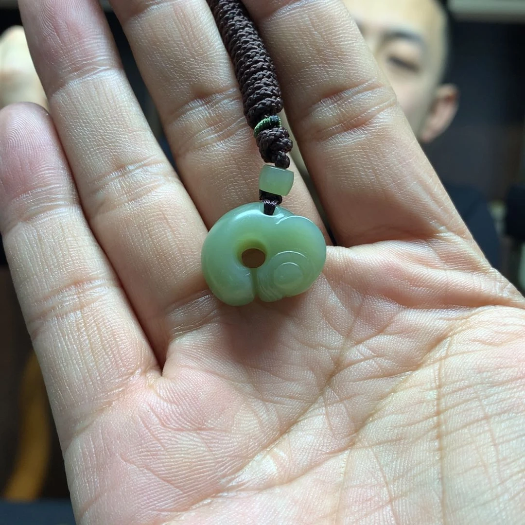 岫岩老玉（透闪石质玉）颈饰未镶嵌风**恋