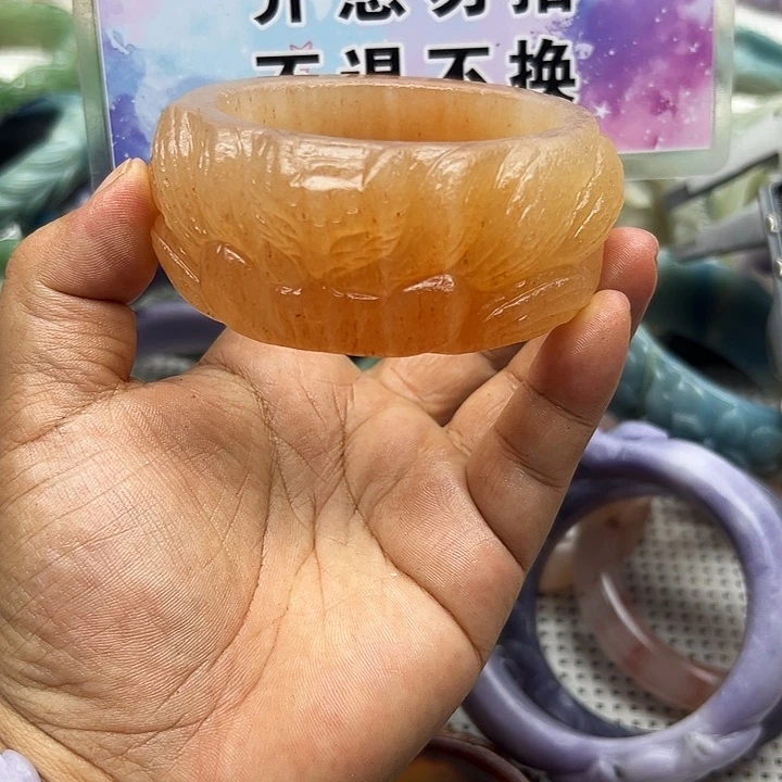 未镶嵌手镯石英岩玉