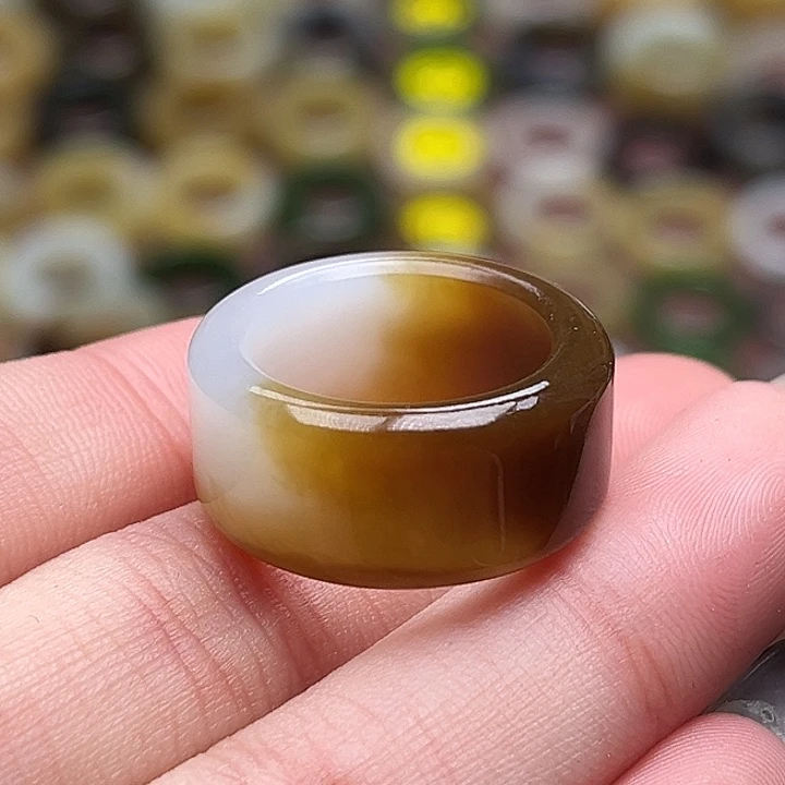 星***兒和田玉未镶嵌戒指