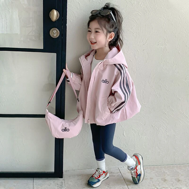 女童外套2025春秋新款儿童冲锋衣洋气休闲宝宝连帽上衣小女孩秋装