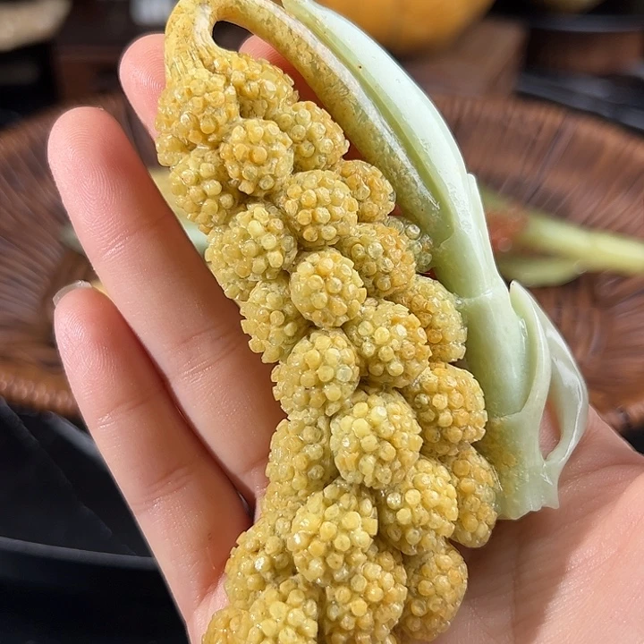 用***.蛇纹石玉未镶嵌珠宝奇石