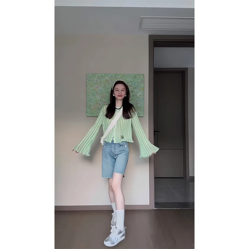 肌理感竖条纹长袖衬衫修身单排扣上衣直筒阔腿牛仔短裤五分中裤子