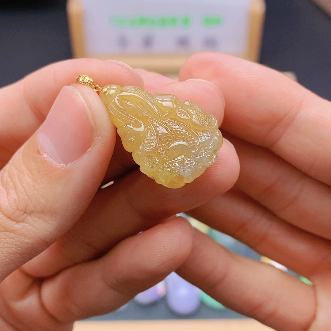 翡翠18K金镶嵌颈饰翡翠