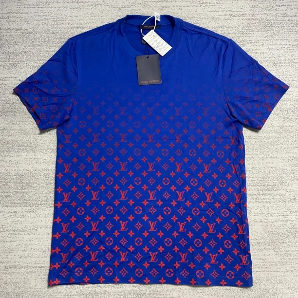 未使用 LouisVuitton/路易威登 lv 红蓝色渐变满印logo短袖 M