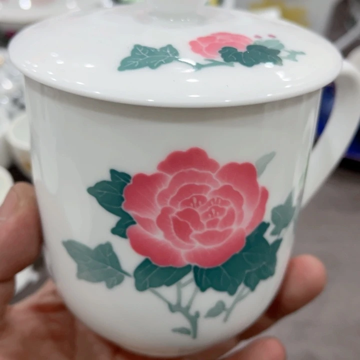 壶釉下五彩的瓷器和瓷器