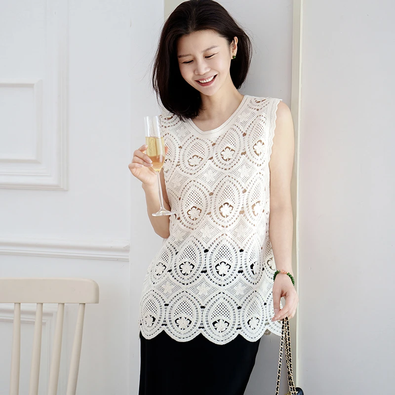 VESSI金社长“橱窗定格”美丽诺羊毛特种机钩花圆领镂空背心