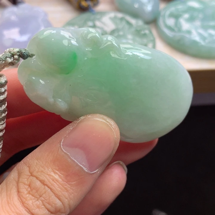 翡翠未镶嵌颈饰吊坠