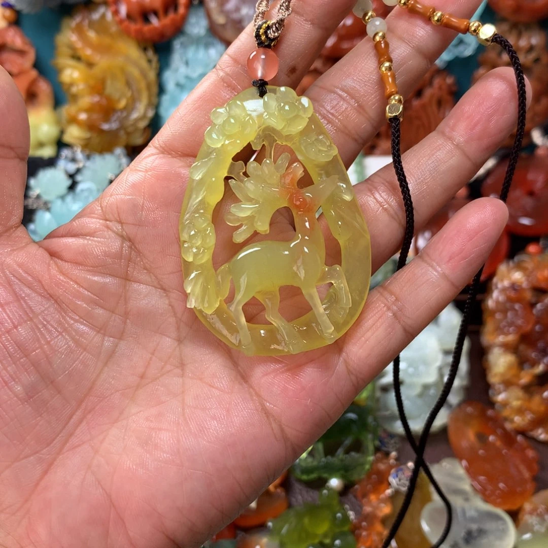 蛇纹石玉挂坠未镶嵌