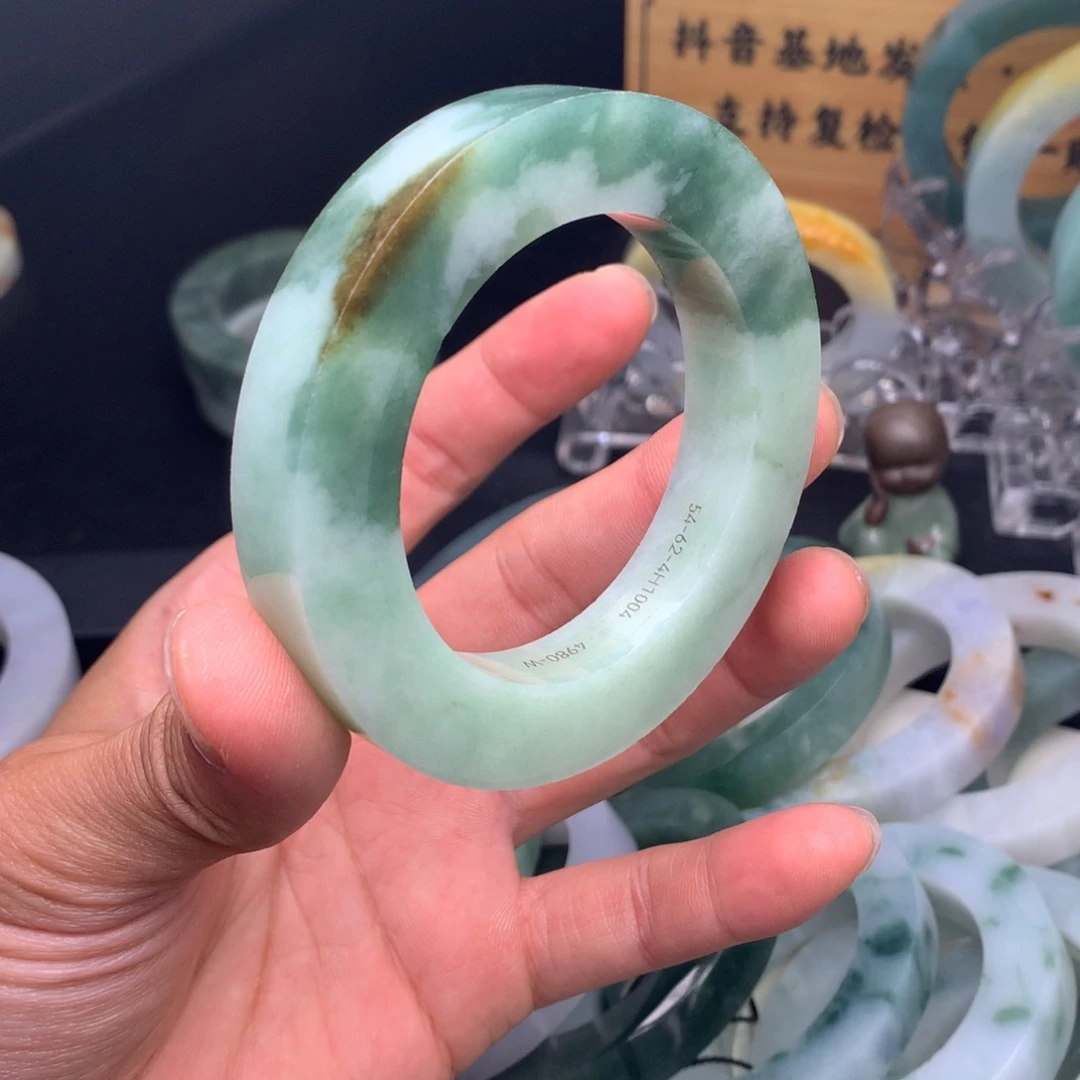 定制翡翠手镯未镶嵌不退不换
