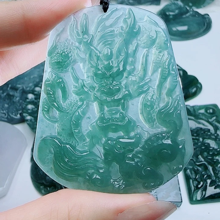 翡翠未镶嵌颈饰多样性发货天然的A货翡翠