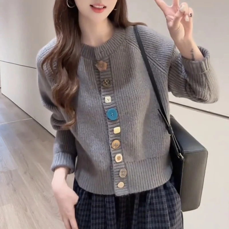 小众设计感扣子针织开衫2025秋季新款氛围感温柔宽松外套潮流女士